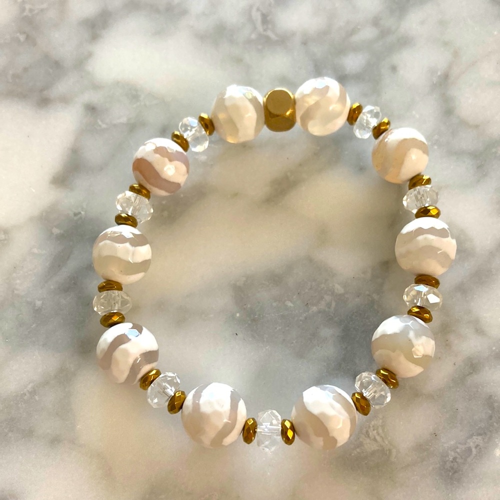 Tibetan agate wavy stripe with clear quartz
